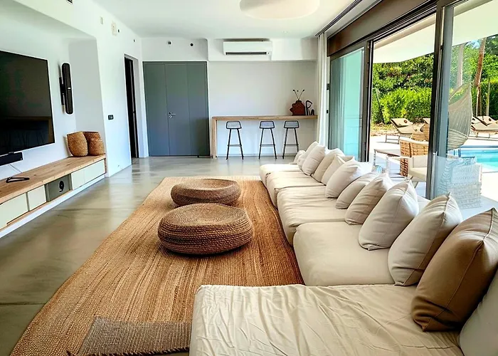 Villa Apostasia In Mikonos With Pool 8 Guests *